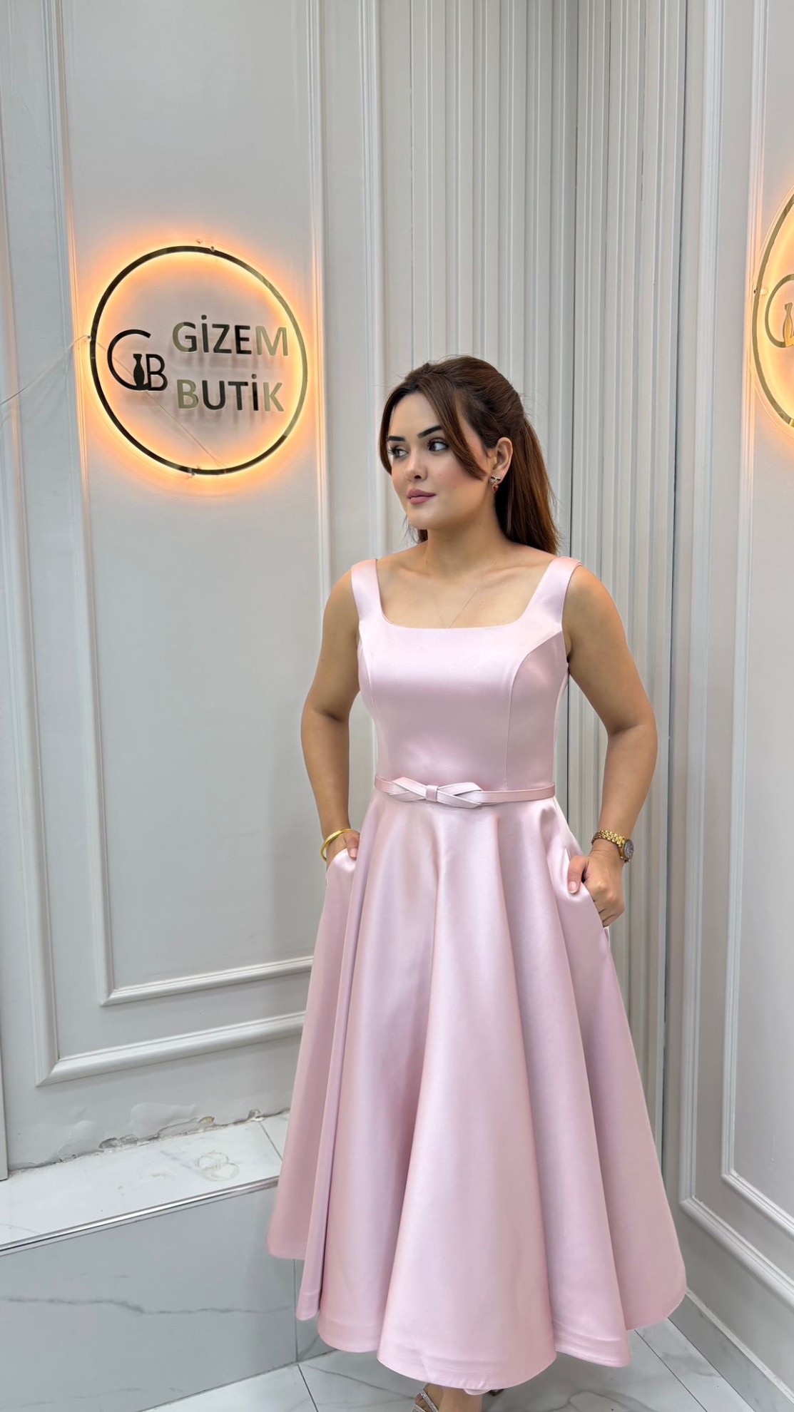 Nivana Abiye Pembe